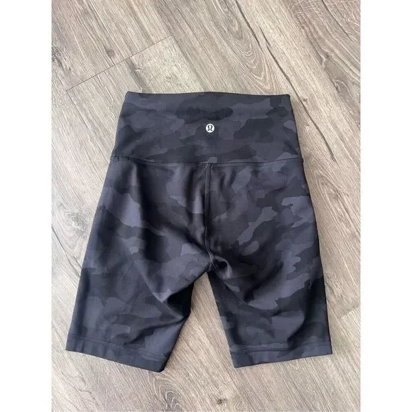 lululemon athletica Black Camo Bike Shorts size 4 - Picture 3 of 4